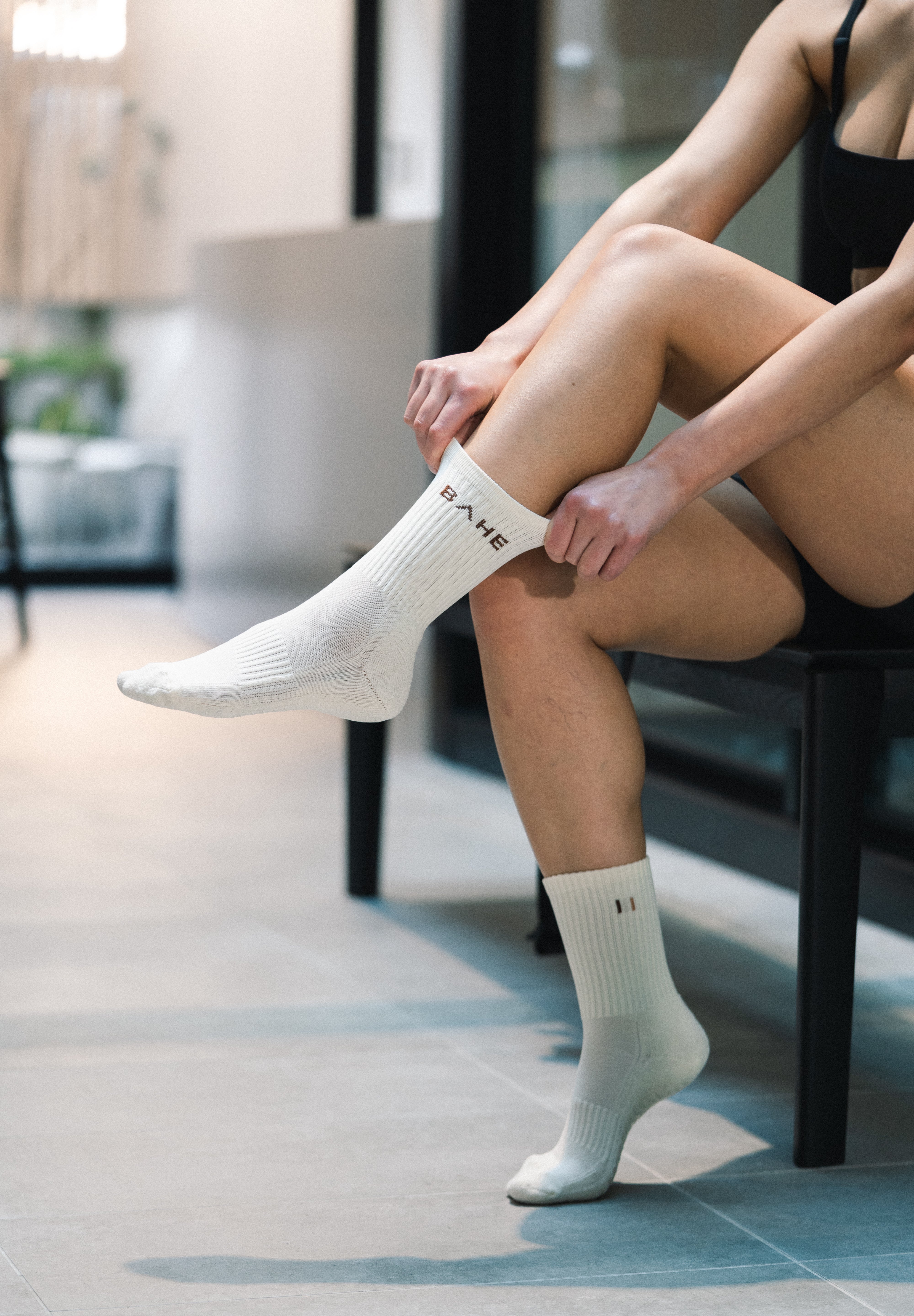 STUDIO GRIPPY CREW SOCKS COCONUT