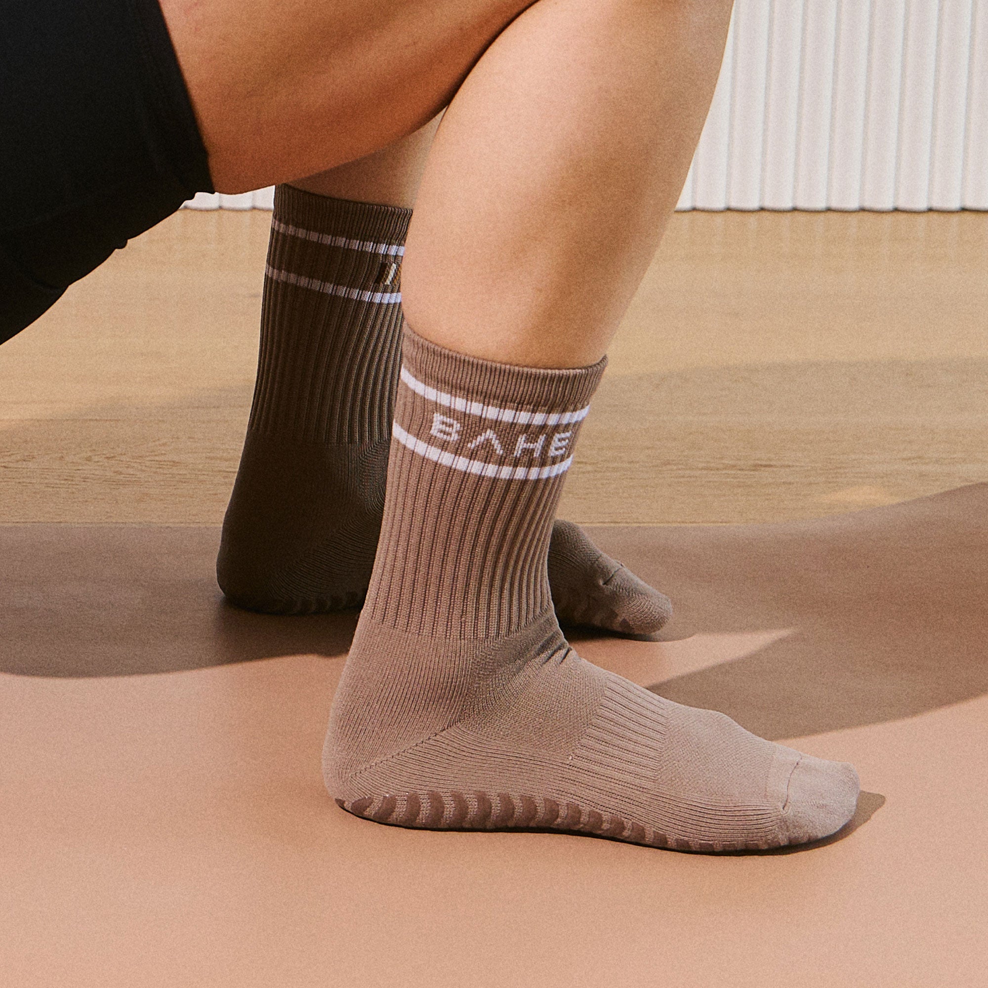 STUDIO GRIPPY CREW SOCKS QUICKSAND
